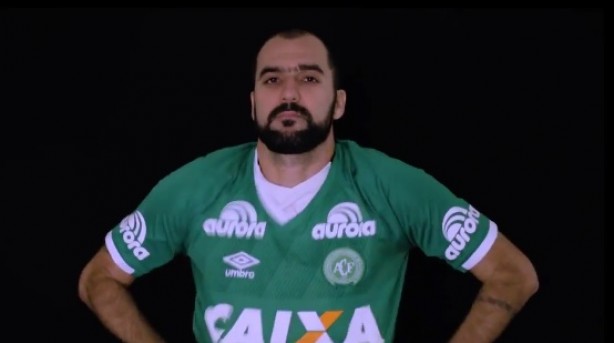 Xar do ex-goleiro da Chape, Danilo representou Corinthians no vdeo