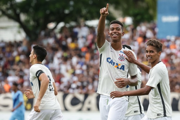 Carlinhos e Pedrinho so esperana de gols do Corinthians sobre o Coritiba