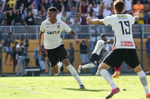 Carlinhos marcou o primeiro gol na vitória por 2 a 1 sobre o Batatais