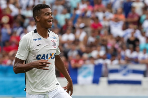Carlinhos vive boa fase na Copinha e pretende terminar competio com 19 gols