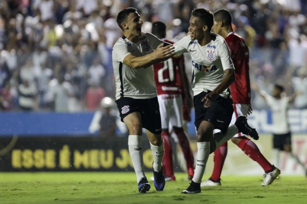 Corinthians eliminou o Internacional com a vitria por 3 a 1