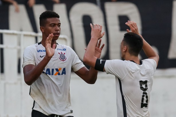 Corinthians entra em campo nesta segunda-feira, contra o Internacional