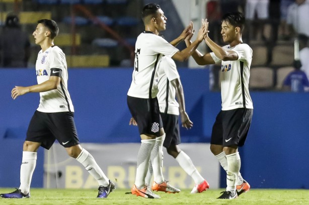 Corinthians vai a campo por vaga na semifinal