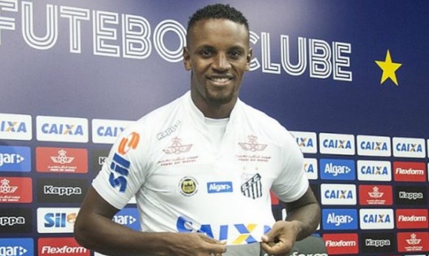 Ex-Corinthians, o zagueiro Clber foi apresentado como novo reforo do Santos para 2017