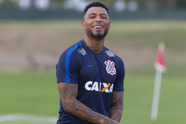 Kazim, uma das sete contrataes do Corinthians, s joga o segundo tempo