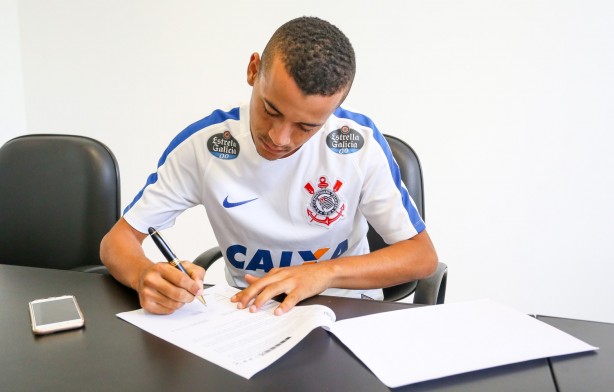 Luidy assinou por trs temporadas com o Corinthians neste sbado