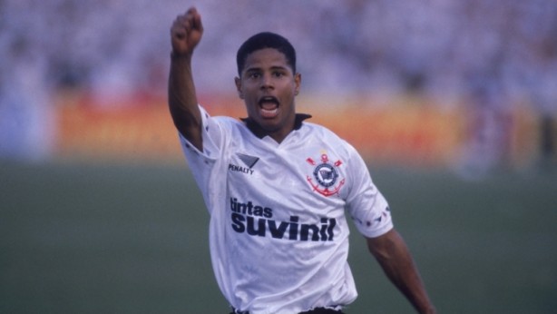 Marcelinho Carioca defendeu a camisa do Corinthians por oito anos