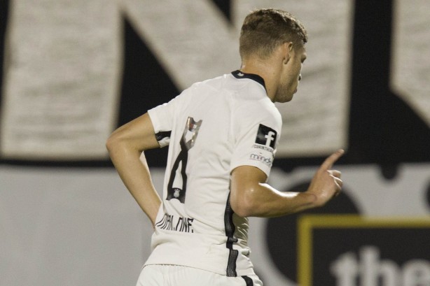 Marlone fez o segundo gol do Corinthians na goleada de 4 a 1 sobre o Vasco, no Florida Cup