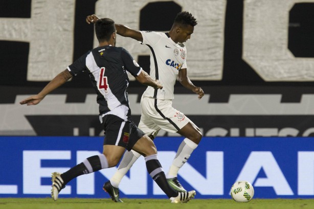 Revelado no Corinthians, J estreou pelo Corinthians em 2017 contra o Vasco