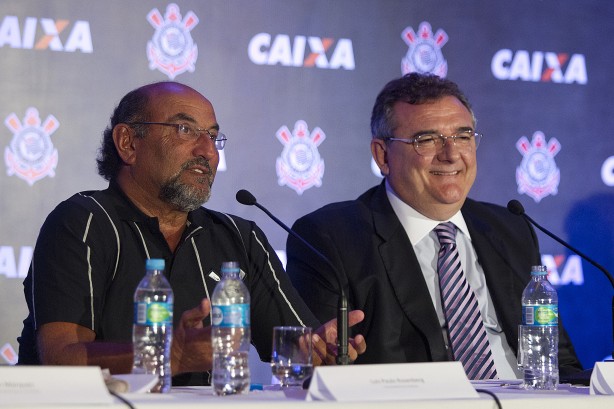 Rosenberg ( esq.) e Mario Gobbi, ex-presidente, durante evento de apresentao da Caixa em 2012