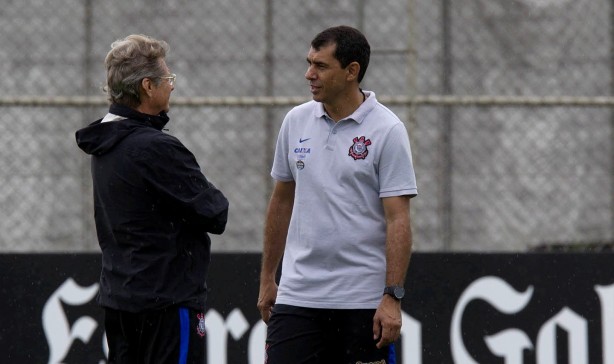 Atual técnico do Corinthians, Carille vê cobranças sobre Oswaldo como desmedidas