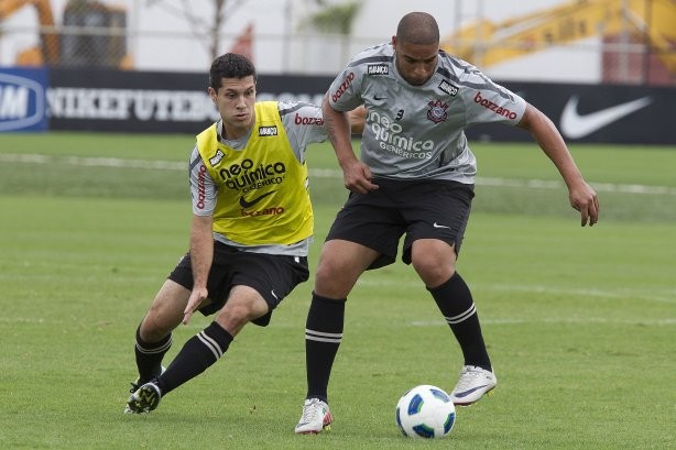 Bruno Octvio ficou no Corinthians at 2012, tendo treinado com nomes como Adriano