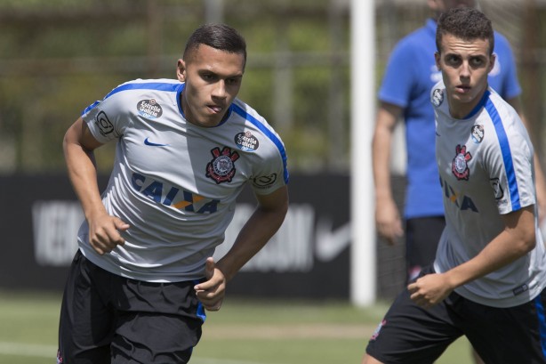 Lo Jab,  esquerda, pode ser titular pela primeira vez na equipe profissional do Corinthians