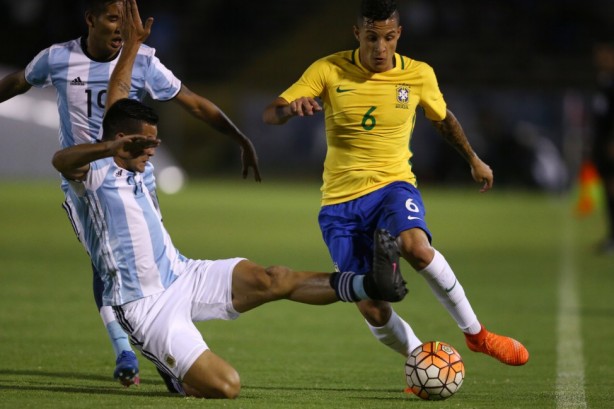 Guilherme Arana vem sendo um dos destaques da Seleo no Sul-Americano Sub-20