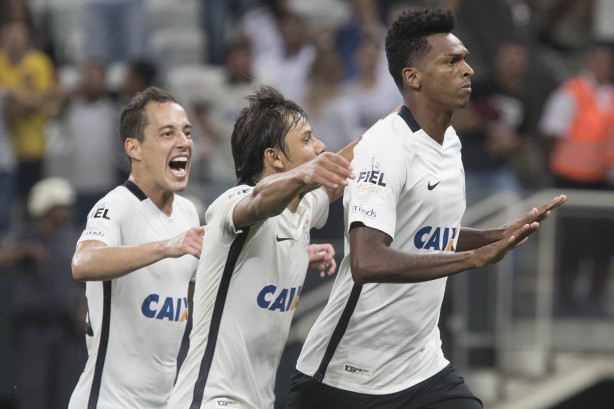 Jô marca o seu primeiro na Arena e Corinthians vence Palmeiras por 1 a 0