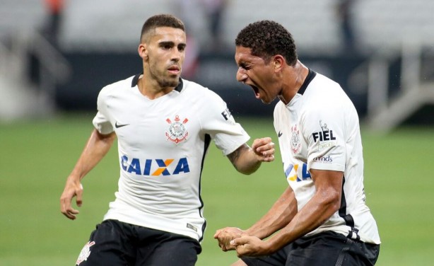 Jogadores do Corinthians durante comemorao do gol de Pablo