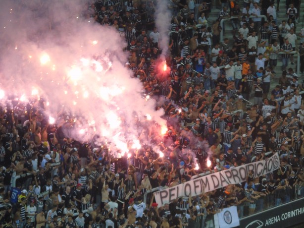 Sinalizadores foram levados à Arena Corinthians