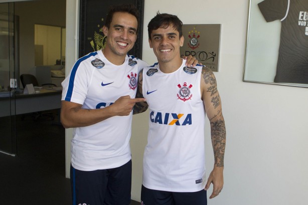 S risada! - Inseparveis em 2015, Jadson e Fagner voltaro a atuar juntos pelo Corinthians. A dupla t de volta, Fiel!
