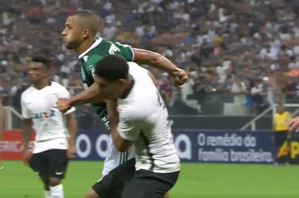 Agresso em Pablo rendeu dois jogos de suspenso ao palmeirense Vitor Hugo