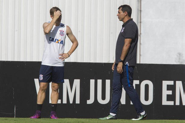 Carille no contou com Marlone no treino desta quarta-feira; jogador est de sada do Corinthians