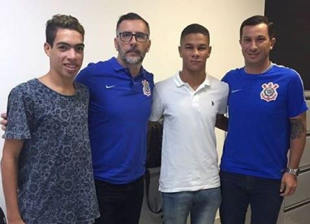 Hugo (à esq.) e Igor são novos reforços do Corinthians Sub-20