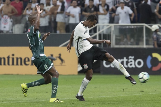Jô foi o responsável pelo único gol do Corinthians nesta quinta-feira