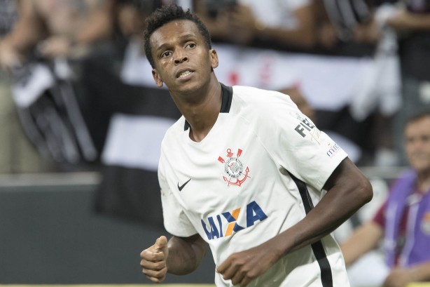 Jô marcou gols nos clássicos contra o Palmeiras e Santos