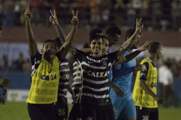 Jogadores do Corinthians comemorando classificação