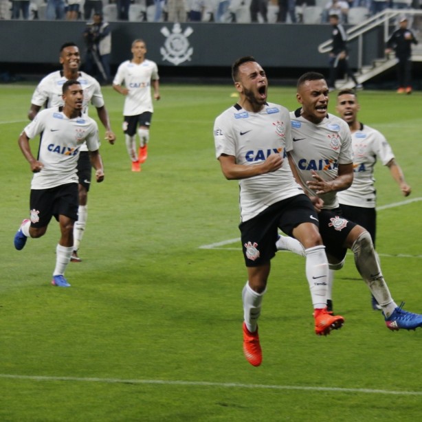 Maycon fez um golao de falta na Arena Corinthians