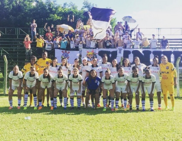 Meninas do Corinthians entram em campo pela segunda vez em 2017