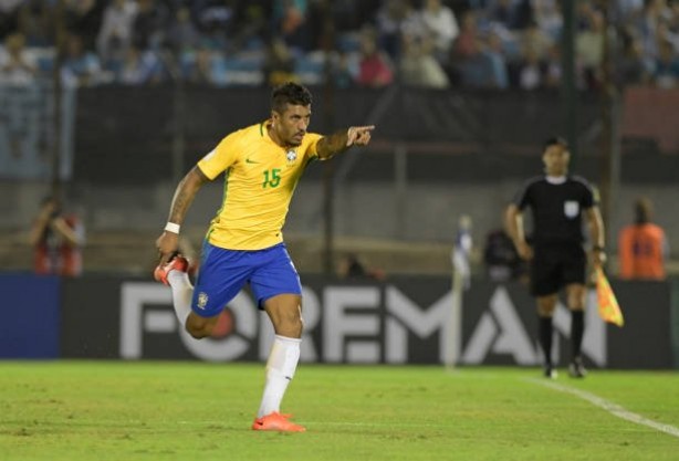 Paulinho fez dois gols pela Seleo Brasileira contra o Uruguai