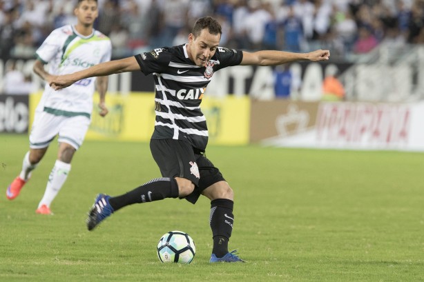 Rodriguinho abriu o placar para o Corinthians na vitria por 2 a 0 sobre o Luverdense