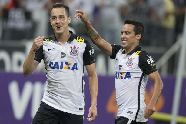 Rodriguinho e Jadson jogaram juntos na campanha do hexa, em 2015