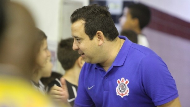 André Bié é o técnico do Corinthians no futsal