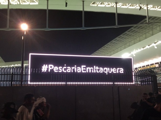 Telão da Arena exibe mensagem provocativa ao Santos
