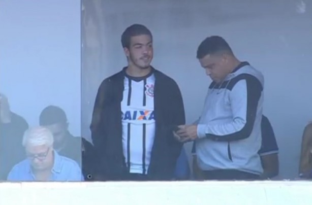 Ronaldo esteve presente no estdio Moiss Lucarelli ao lado de seu filho