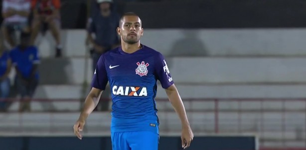 Clayton estreou pelo Corinthians contra o Botafogo-SP