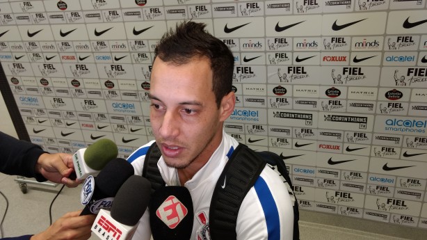Rodriguinho falou com a imprensa na sada da Arena Corinthians