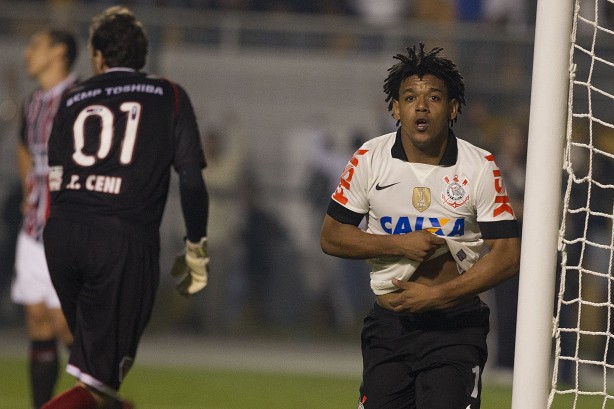 Romarinho fez um dos gols do ttulo da Recopa Sul-Americana em 2013