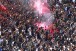 Com faixas e sinalizadores, organizadas 'peitam' autoridades e dividem torcida na Arena Corinthians