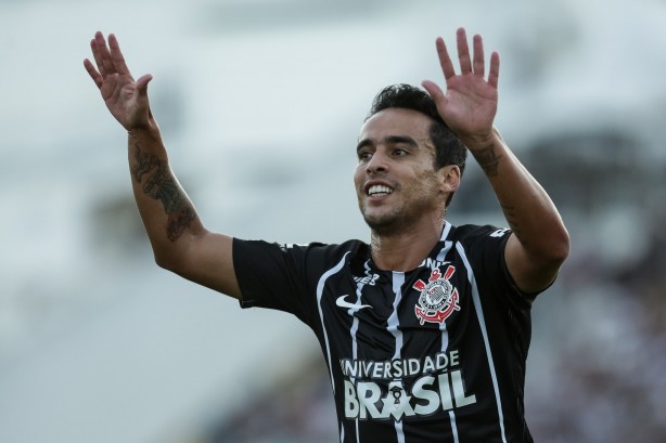 Jadson comemora gol no Moiss Lucarelli; jogador quer Corinthians focado pelo ttulo estadual