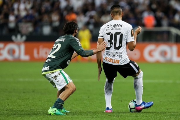 Corinthians empatou com a Chapecoense na estreia do Brasileiro