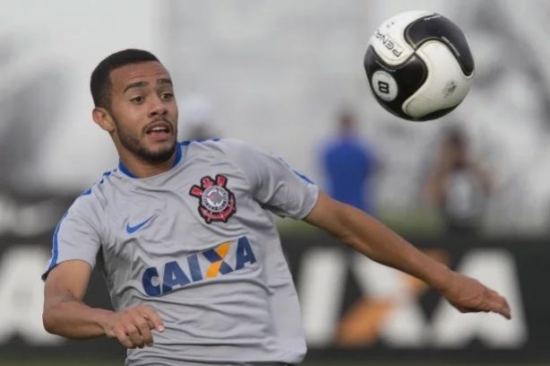 Claudinho chegou ao Corinthians em 2015, mas no teve oportunidade no profissional