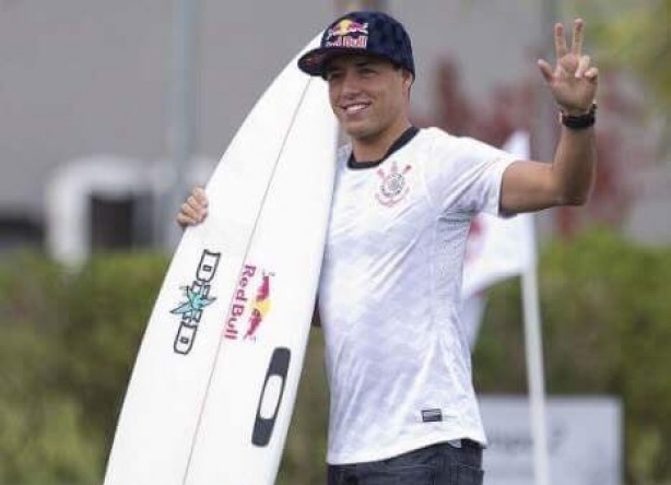 Mineirinho, torcedor do Timo, venceu etapa do Rio do Circuito Mundial de Surfe