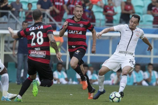 Rodriguinho foi titular no triunfo de 1 a 0 do Corinthians sobre o Vitria, deste domingo