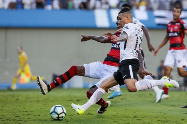 Guilherme Arana foi responsvel pela assistncia no gol da vitria neste domingo