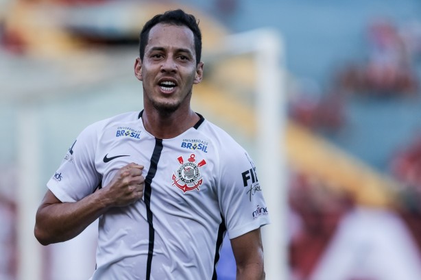 Rodriguinho marcou o gol da vitria do Corinthians contra o Atltico-GO