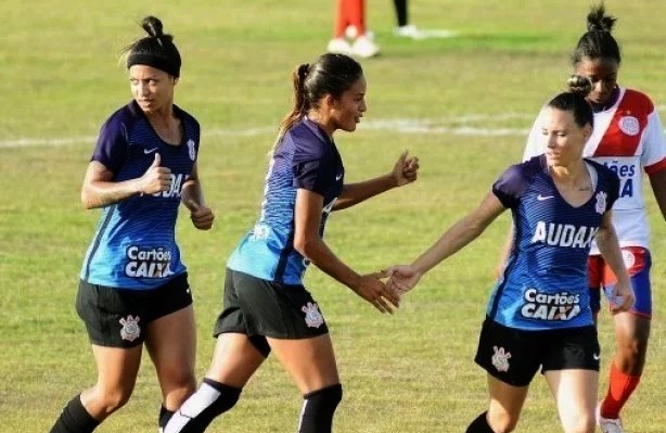 Equipe feminina do Corinthians entra em campo nesta quarta, s 17h