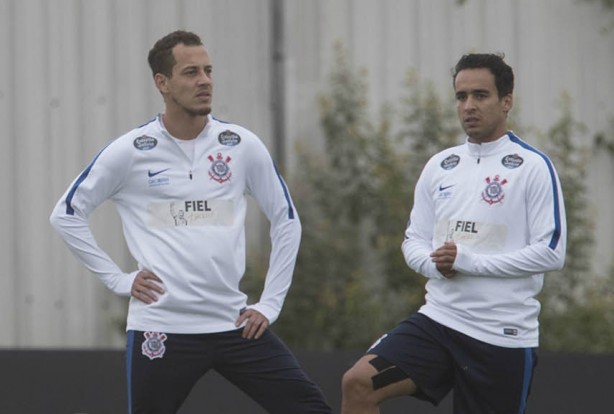 Rodriguinho e Jadson so dois dos protagonistas do Corinthians em 2017
