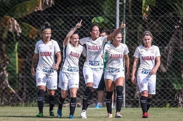 Garotas do Corinthians fazem temporada avassaladora